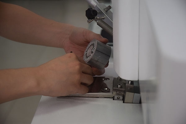 使用光譜儀進行試樣檢定