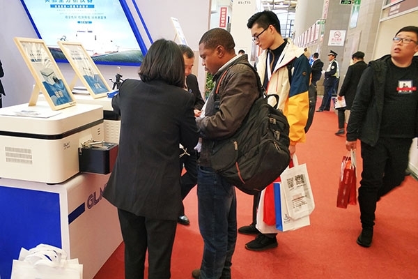 南非小哥到創(chuàng)想了解儀器 南非小哥到創(chuàng)想了解儀器