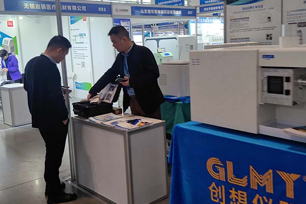 為嘉賓介紹我司產品